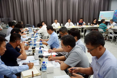 交通部政務次長視察高雄港埠旅運中心工程(圖)