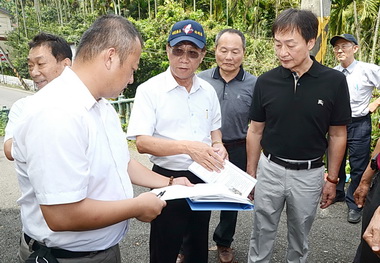 內湖社區淹水縣長：撥款改善(圖)