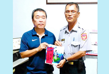 女通緝犯躲10年警方識破(圖)