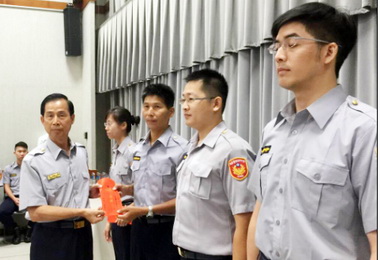 中市警局頒發好人好事楷模(圖)
