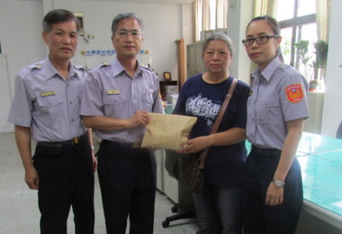 清水警發揮同袍愛慰問警察遺眷(圖)