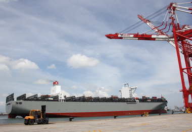 慕尼黑橋貨櫃輪首航高雄港(圖)