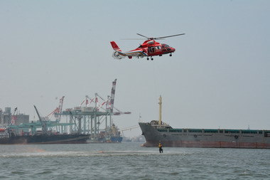 高雄港辦海難港口災害防救演練(圖)