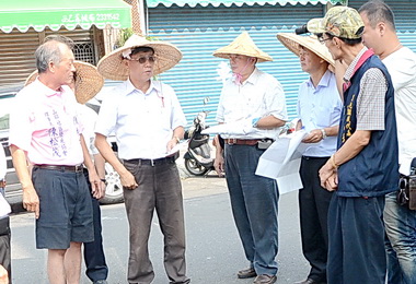 會勘草屯道路林明溱：解決路面(圖)