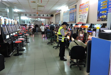 斗南警臨檢查獲通緝犯及毒品(圖)
