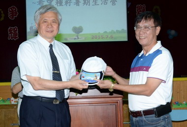 集集200親子參與慈濟大學暑期生活營(圖)