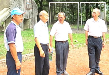 台灣省主席林政則巡視賽德克小學(圖)