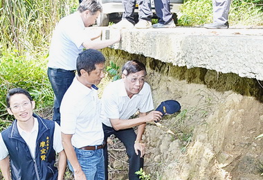 勘查中寮危險農路 林明溱：改善(圖)