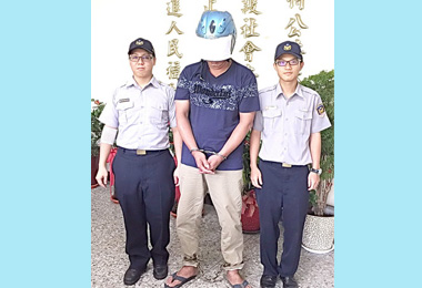 菜鳥警出手追捕竊賊不敵被制伏(圖)