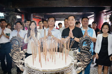 紫南宮捐款助弱勢學生林明溱頒感謝狀(圖)