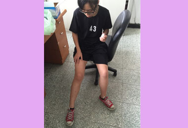 女所長不畏強颱排除路障卻受傷(圖)