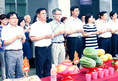 縣府中元普度祭祀好兄弟(圖)