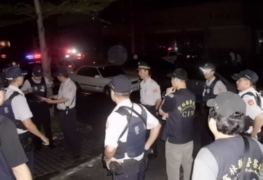 快速打擊犯罪部隊展現強勢公權力(圖)
