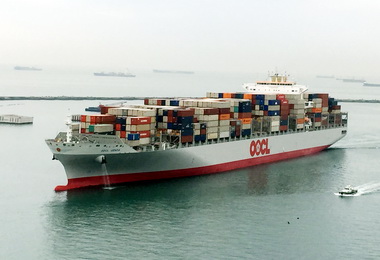 OOCL  GENOA輪   首航高雄港(圖)