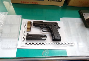 販毒男攜槍防身遭警查獲(圖)