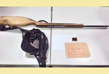 獵人深夜開槍誤擊民宅(圖)