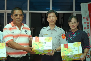 「護柚」成功柚農感謝員警幫忙(圖)