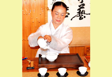 11屆全國茶藝大賽高手展身手(圖)