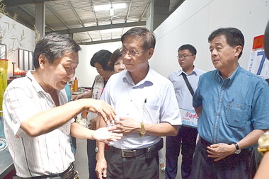 登天梯意外死亡縣長慰問(圖)