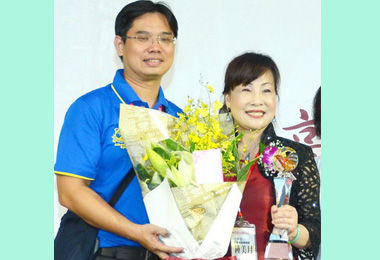 慶教師節林明溱表揚優良教師(圖)