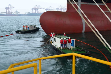 海洋局與台船合辦海洋油污染防治演練(圖)