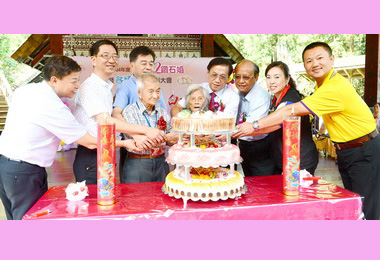 重陽敬老縣府表揚金鑽石婚(圖)