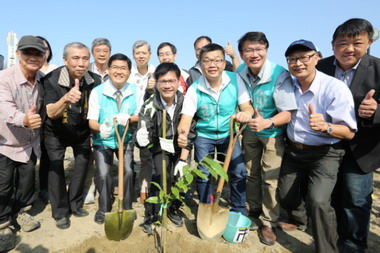 台中市長林佳龍參與植樹(圖)