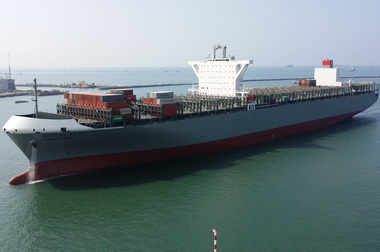 曼哈頓橋貨櫃輪   首航高雄港(圖)