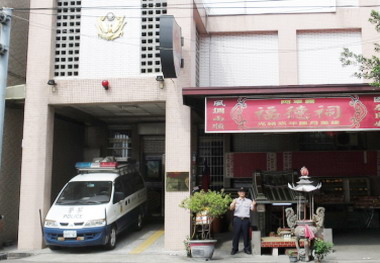 霧峰交通分隊與土地公毗鄰辦公保護民眾(圖)