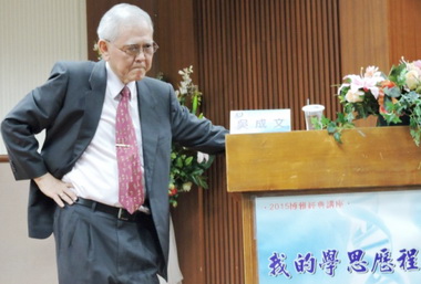 吳成文與中醫大師生分享學思歷程(圖)