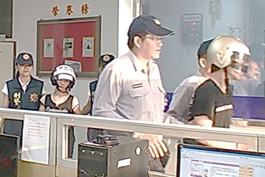 中興警分局與憲兵隊查緝槍毒(圖)