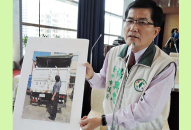 議員批：逾齡老垃圾車都在清水(圖)