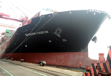 韓進捷克輪首航高雄港(圖)