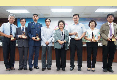 高雄市府表揚推行職安衛生優良單位及人員(圖)