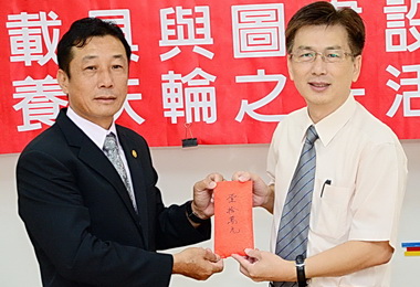 南崗扶輪社捐助學金助弱勢生(圖)