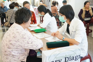 中醫大中醫醫療服務隊義診獲好評(圖)