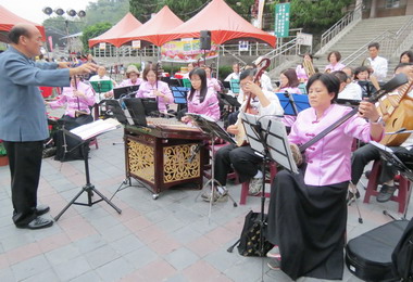 水里露天音樂演唱會圓滿落幕(圖)