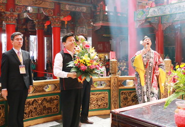 花蓮港天宮三獻禮團拜(圖)