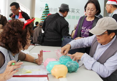 民進黨辦小豬回娘家活動場面熱絡(圖)