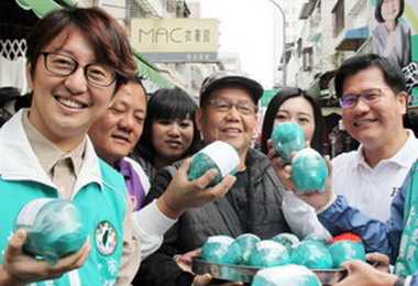 林佳龍與黃國書掃街展高人氣(圖)