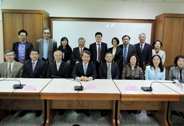 上海中醫大校務委員會到中醫大學術交流(圖)