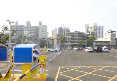 Times高雄左營站前路停車場開放停車(圖)