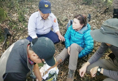 登稍來山跌倒骨折警緊急救援(圖)