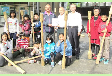 林政則探訪人和國小八部杵音(圖)