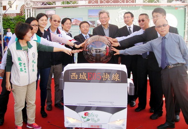 西城快線全線以綠色電動巴士上路服務(圖)