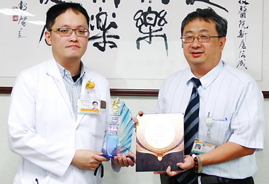 守護防疫第一線 投醫獲認證(圖)