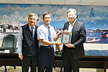 上網表揚優良公車駕駛長 抽大獎(圖)