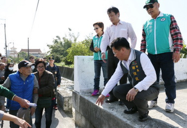 80歲老農實現心願不再望橋興嘆(圖)