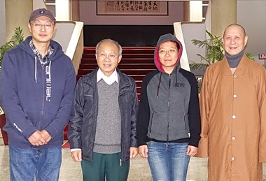 中國佛教徒訪省府 林政則贈國旗書(圖)