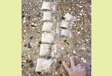 毒蟲將粗鹽摻入毒品賺暴利(圖)